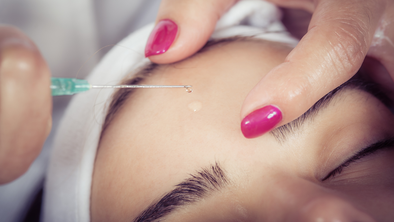 woman receiving a HydraFacial from a dermatologist